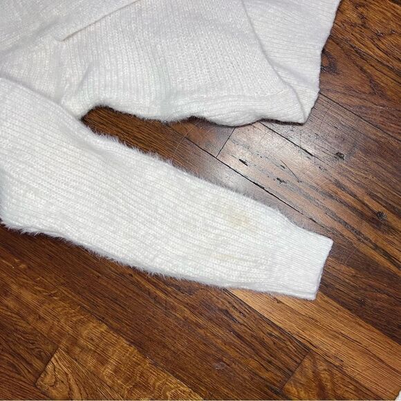 Sweater and Shorts Set  - Picture 12 of 12